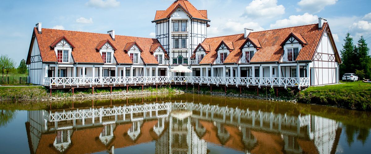 teren hotelu, budynek główny