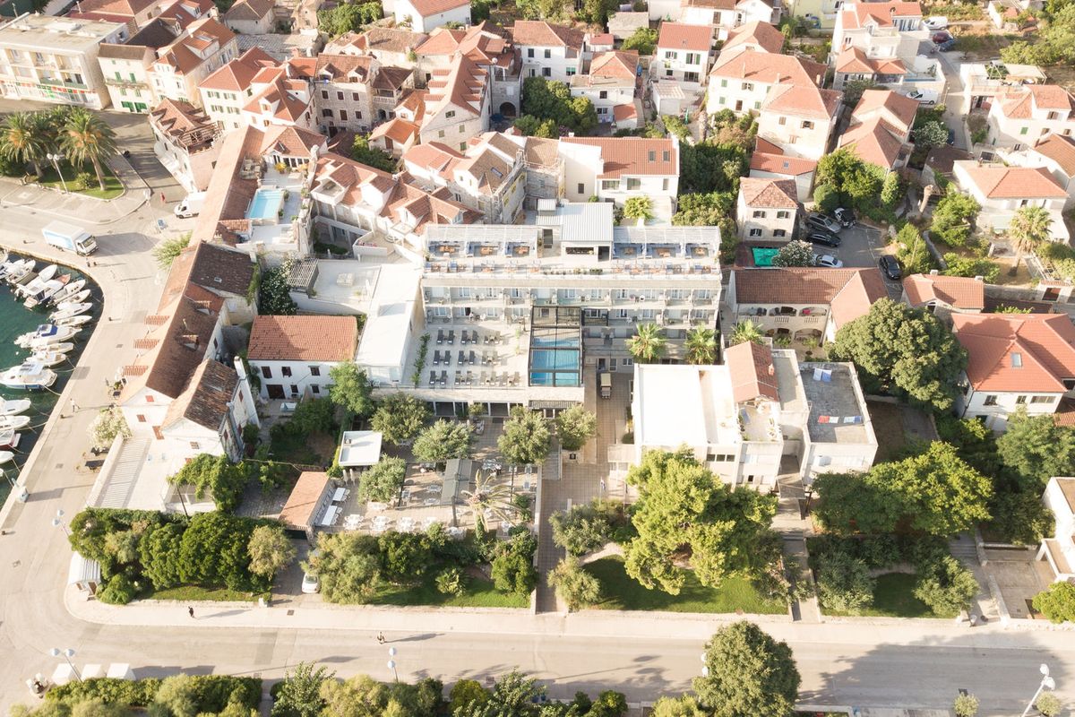 obiekt, teren hotelu