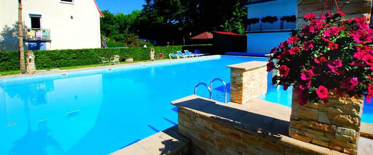 obiekt, teren hotelu, basen