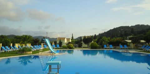 teren hotelu, zjeżdżalnia, basen