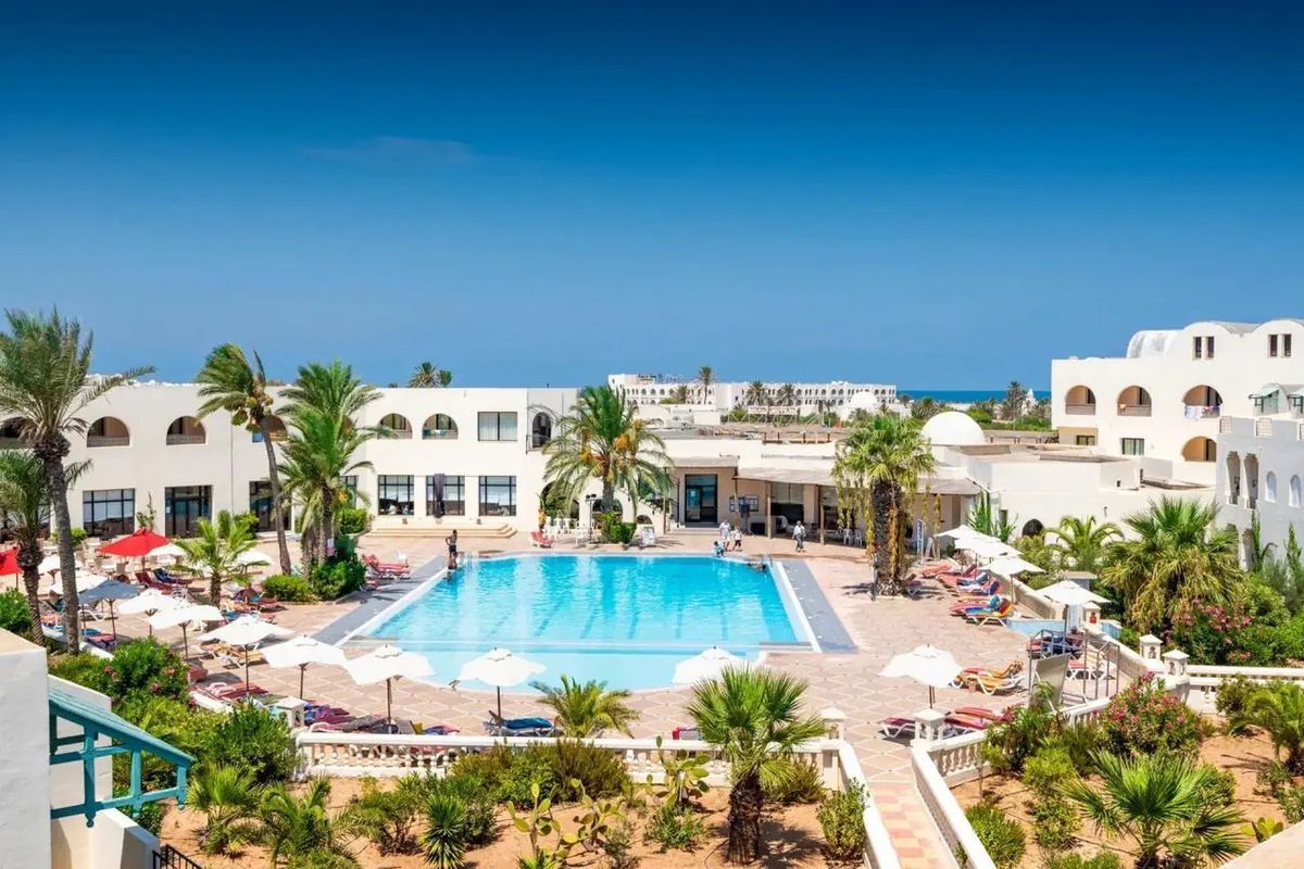 obiekt, teren hotelu, basen