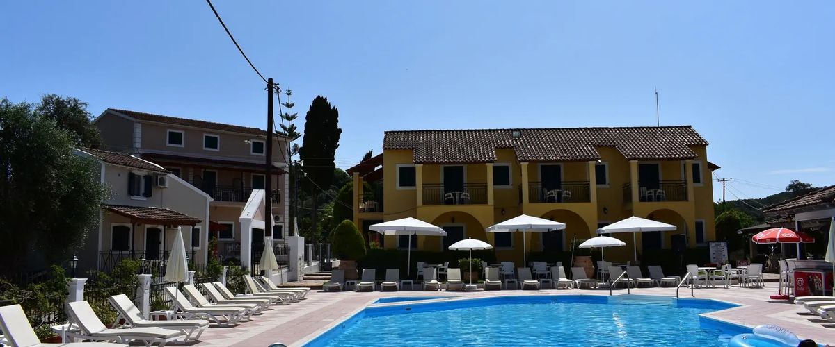 obiekt, teren hotelu, basen