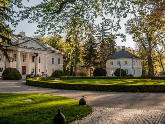 budynek główny, teren hotelu