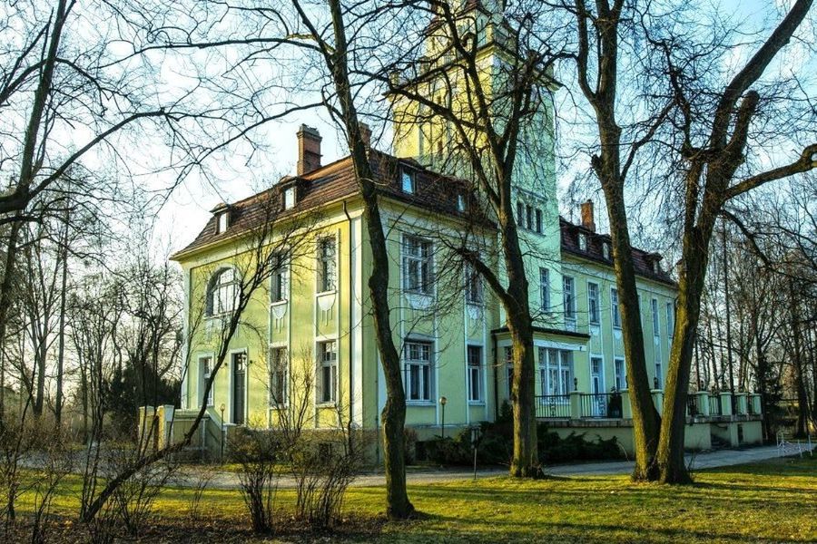 obiekt, budynek główny, teren hotelu