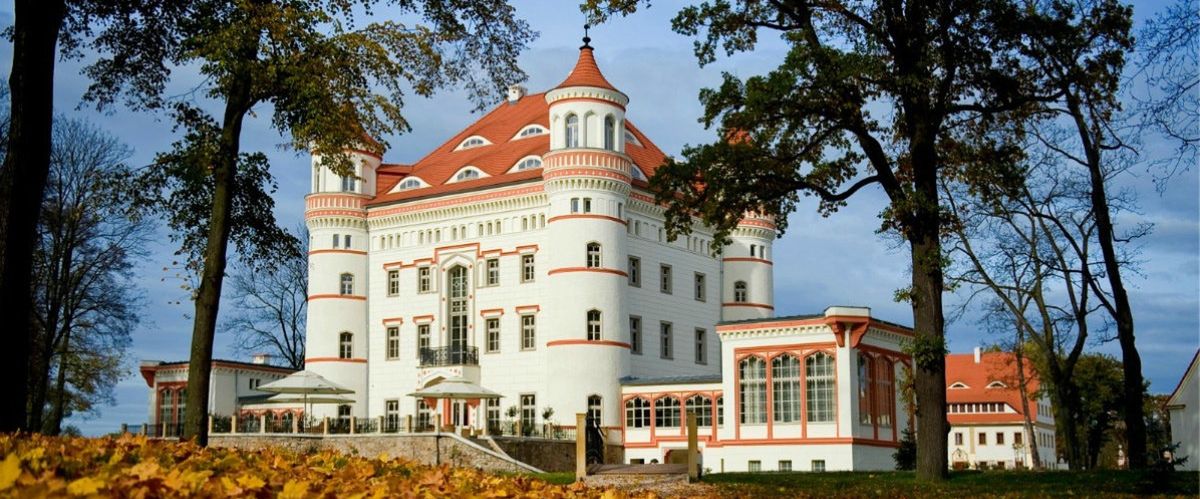 obiekt, budynek główny, teren hotelu