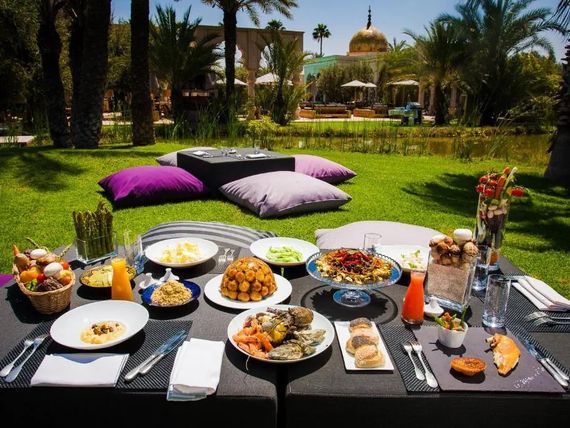 restauracja, teren hotelu