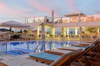 Palapart Gikas Studios & Suites