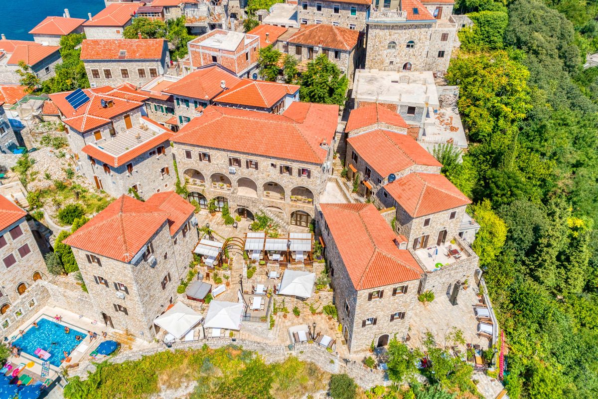 obiekt, teren hotelu