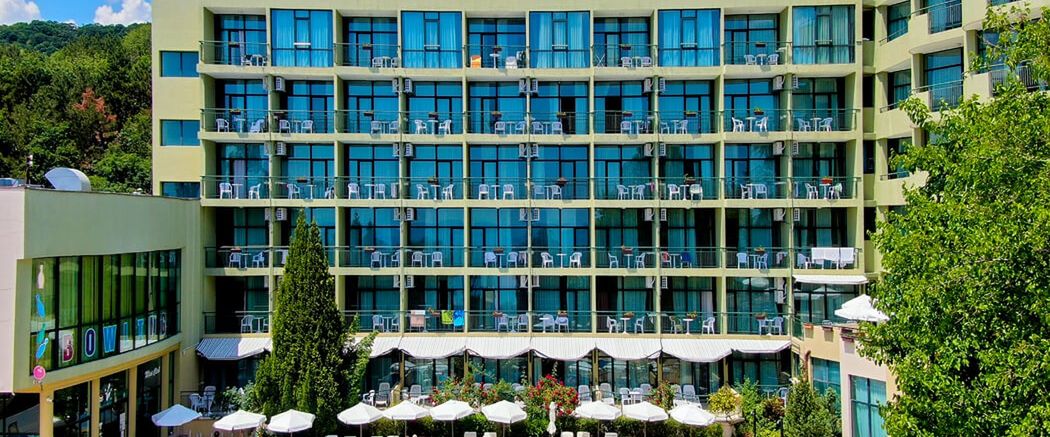 obiekt, teren hotelu, basen