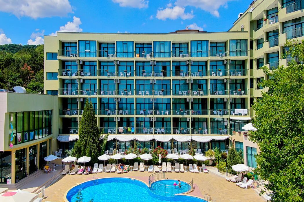 obiekt, teren hotelu, basen