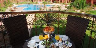 teren hotelu, basen, balkon / taras