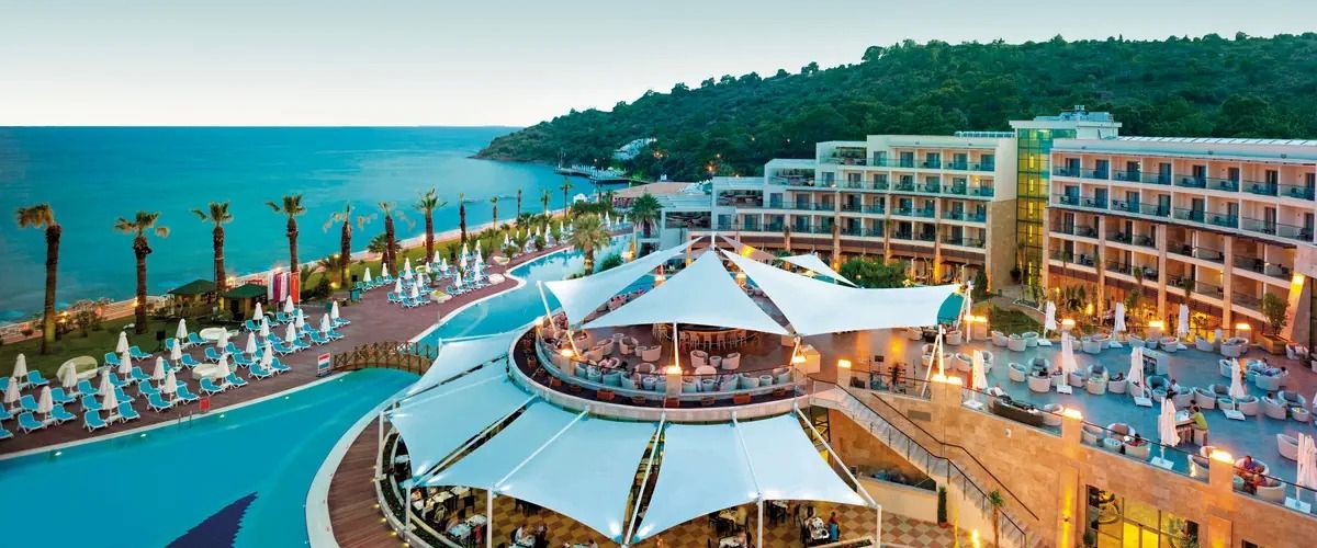 teren hotelu, plaża, basen