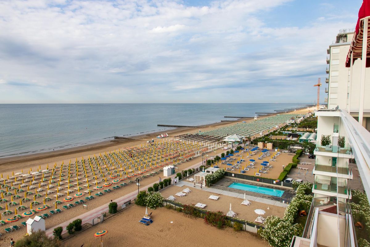 teren hotelu, basen, plaża