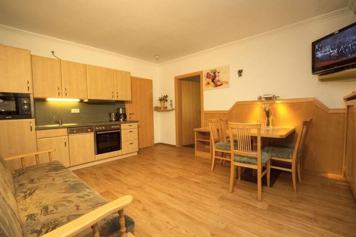 pokój, kuchnia / aneks kuchenny