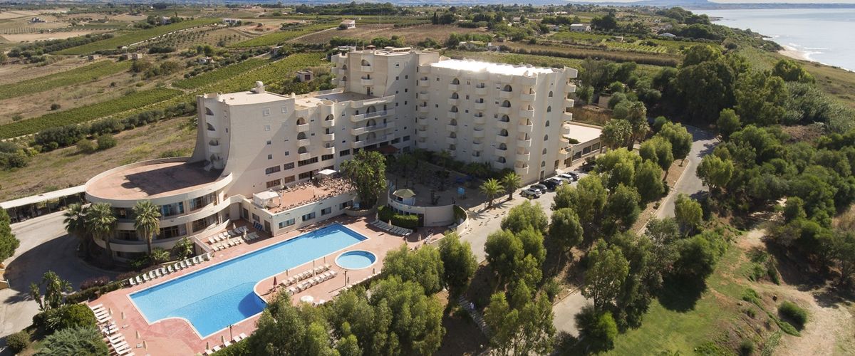 obiekt, teren hotelu, basen