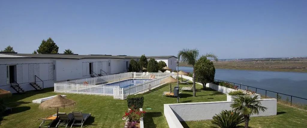 obiekt, teren hotelu, basen