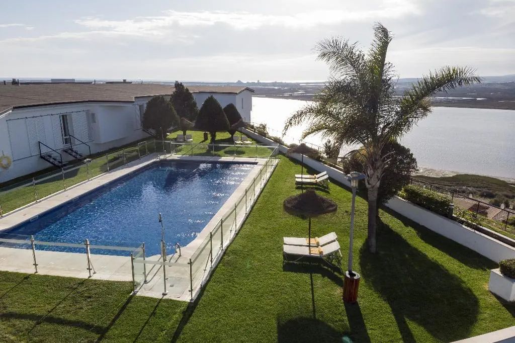 obiekt, teren hotelu, basen