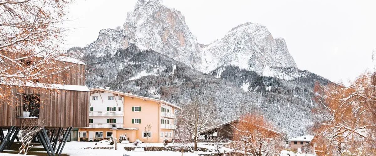 teren hotelu, budynek główny, obiekt