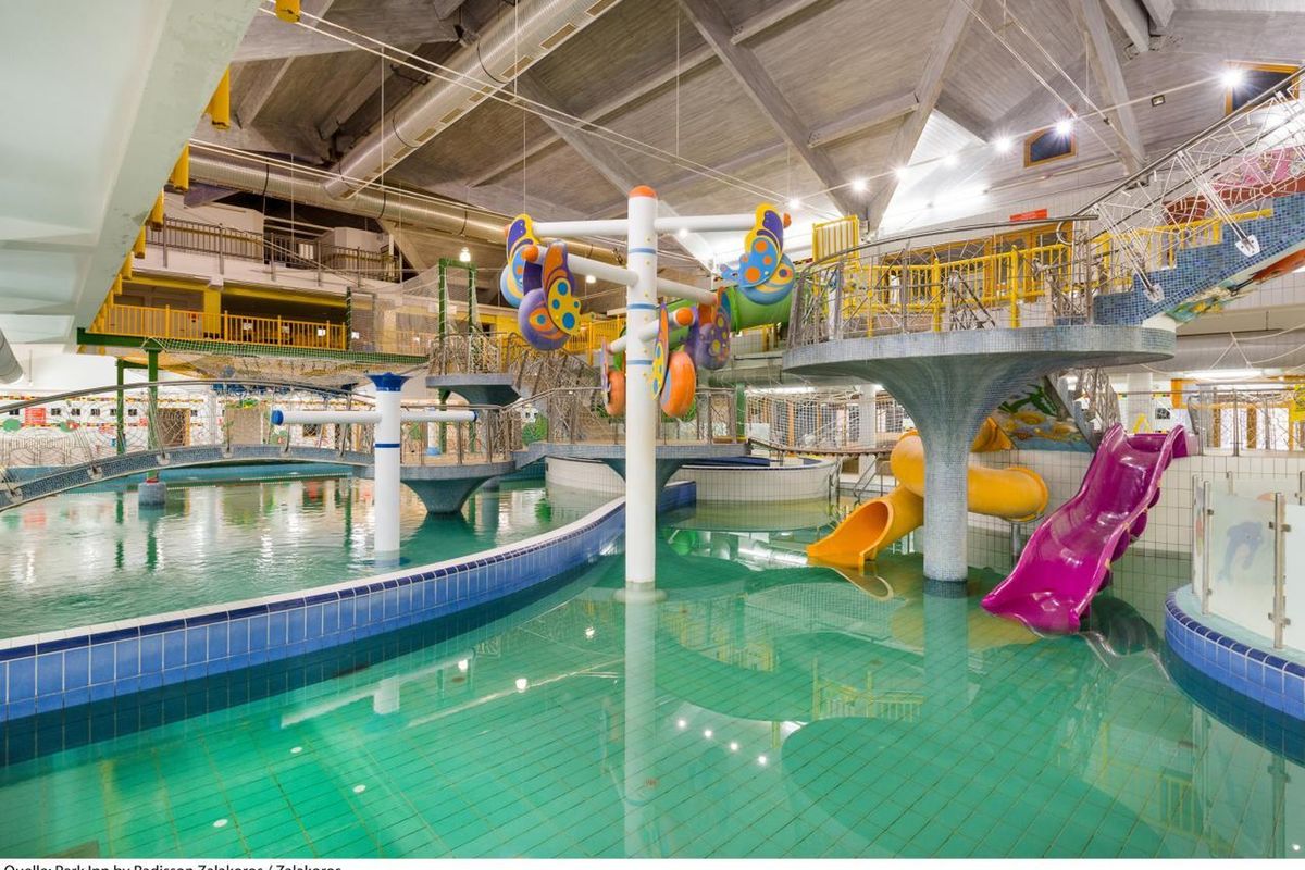 basen, aquapark, zjeżdżalnia