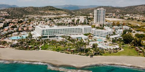 obiekt, budynek główny, teren hotelu, basen, plaża