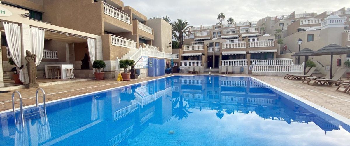 basen, budynek główny