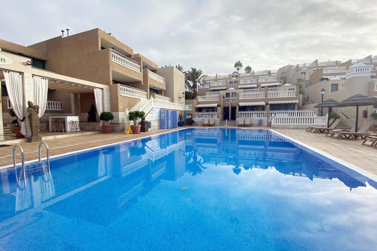 basen, budynek główny