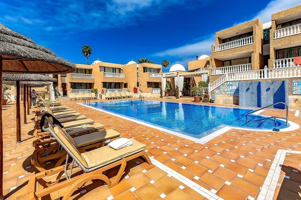 basen, budynek główny