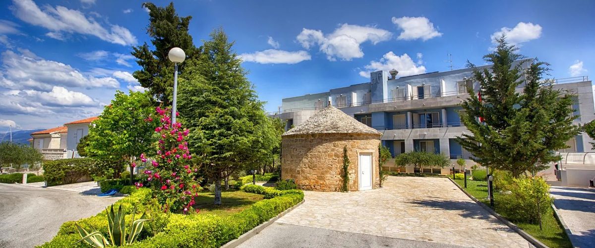 budynek główny, teren hotelu