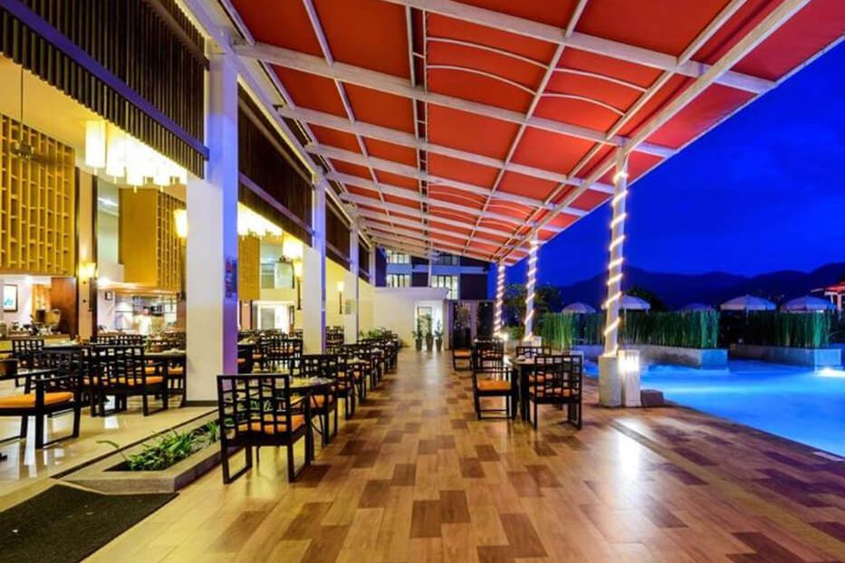 teren hotelu, basen, restauracja