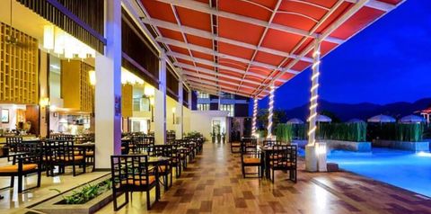 teren hotelu, basen, restauracja