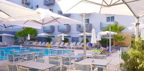 teren hotelu, basen, restauracja