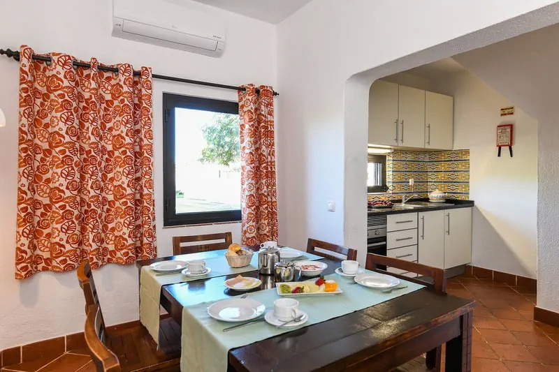 pokój, kuchnia / aneks kuchenny