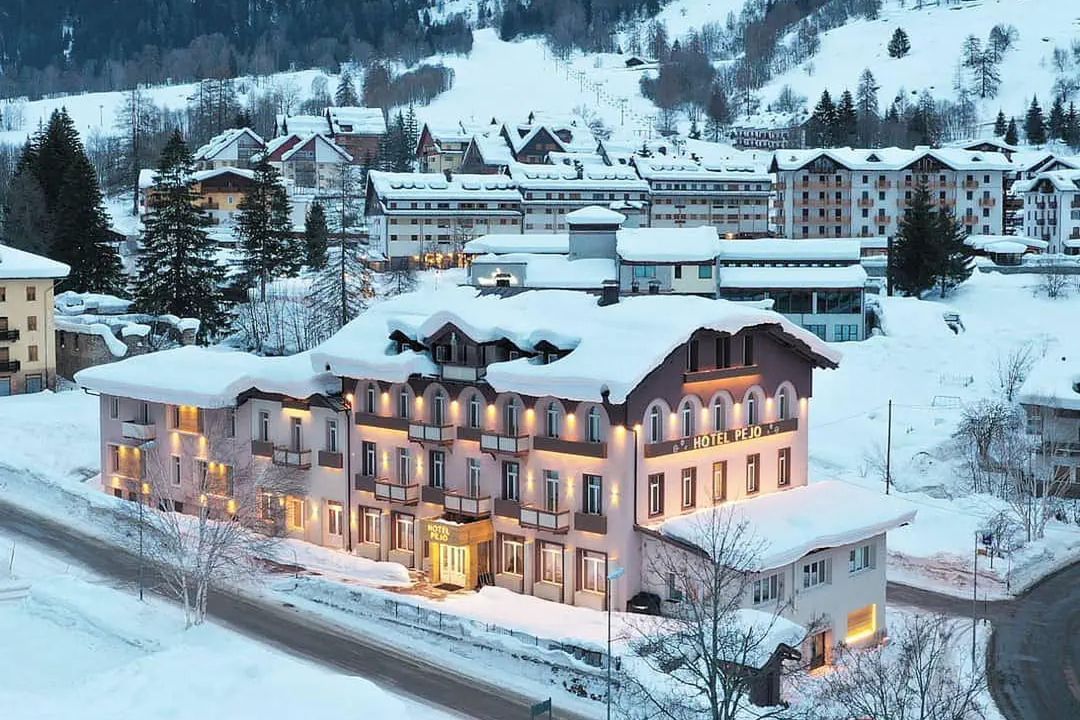 obiekt, budynek główny, teren hotelu