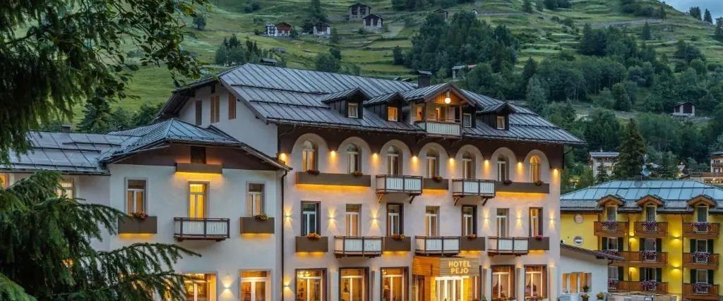teren hotelu, budynek główny