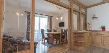 pokój, kuchnia / aneks kuchenny