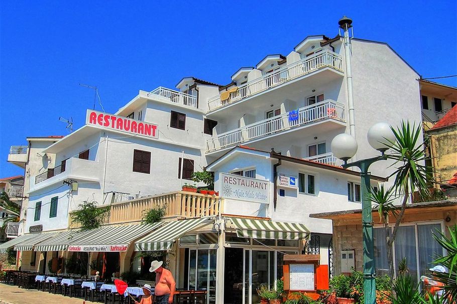 teren hotelu, budynek główny, obiekt