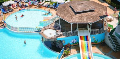 basen, zjeżdżalnia