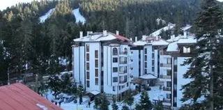 teren hotelu, góry, wyciągi narciarskie