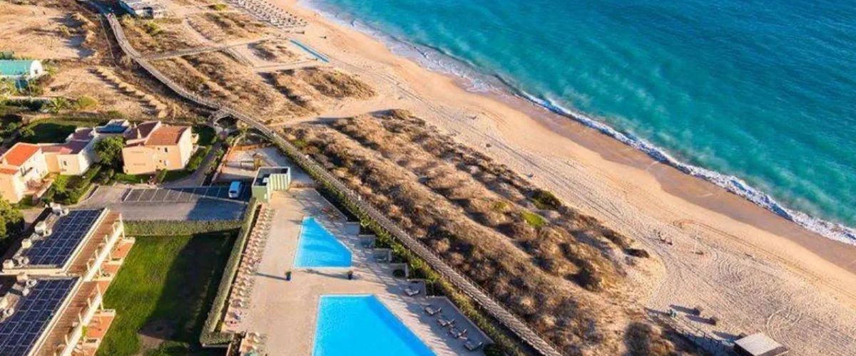 teren hotelu, basen, plaża