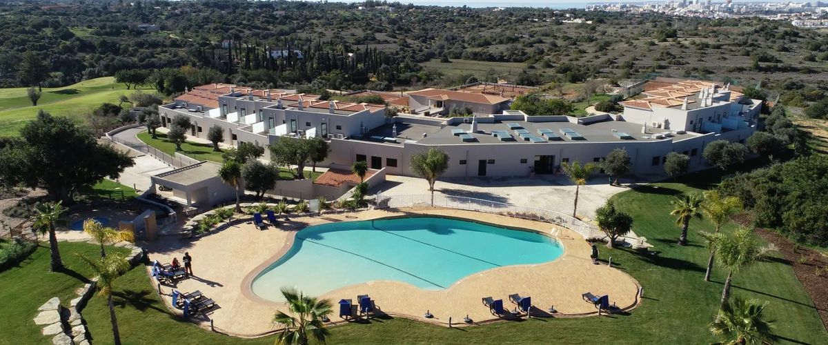 obiekt, teren hotelu, basen