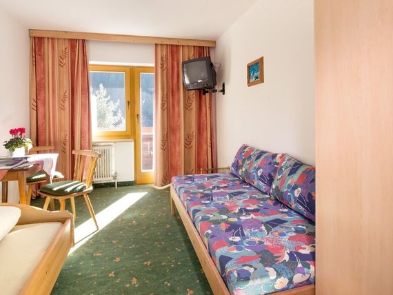 Pezina 2.5*