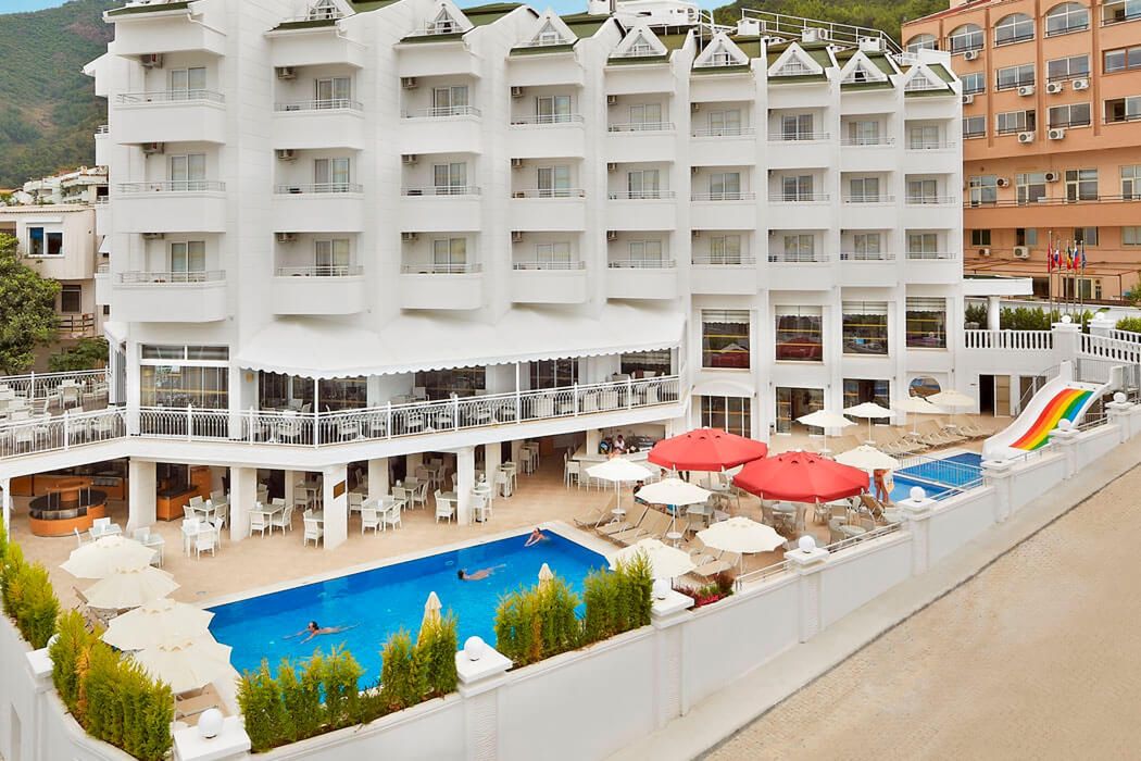 budynek główny, basen