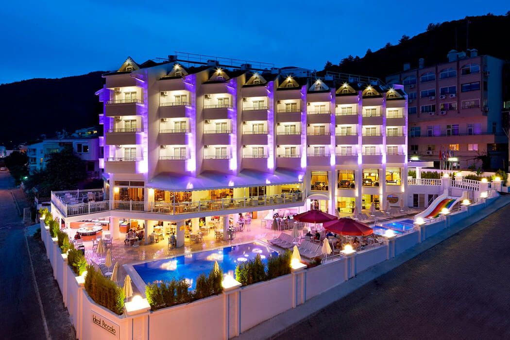 budynek główny, basen, zjeżdżalnia