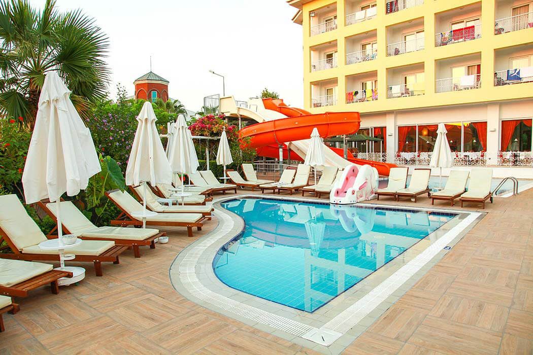 zjeżdżalnia, basen, teren hotelu