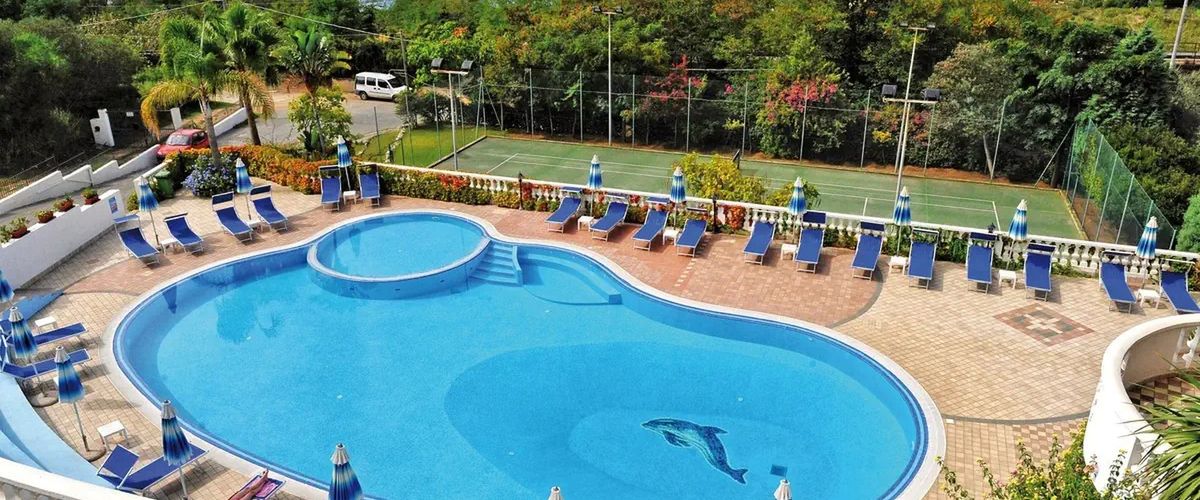 korty tenisowe, basen