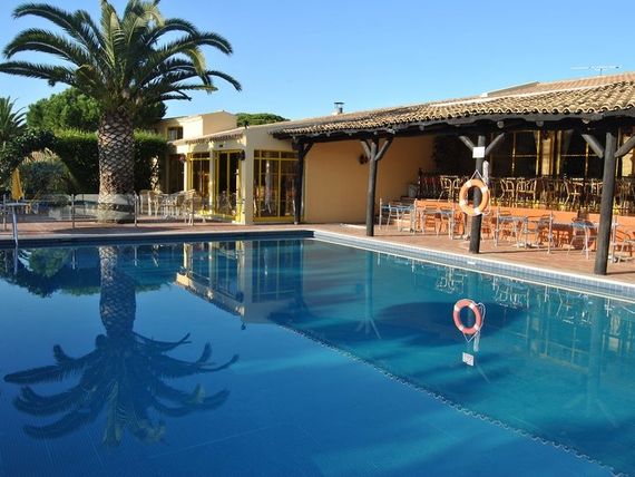 basen, pool bar