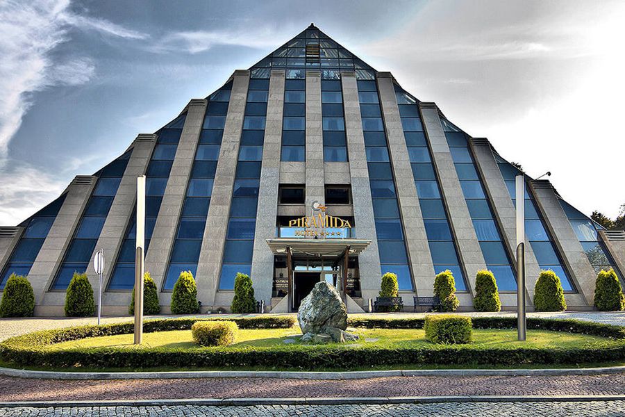 obiekt, budynek główny