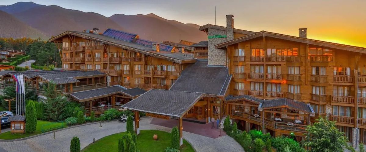 teren hotelu, góry, obiekt