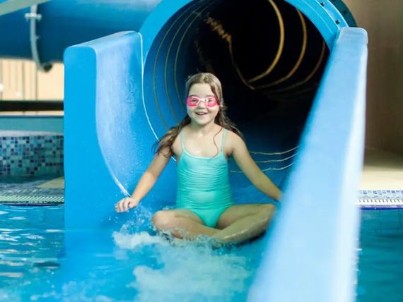 basen, aquapark, zjeżdżalnia
