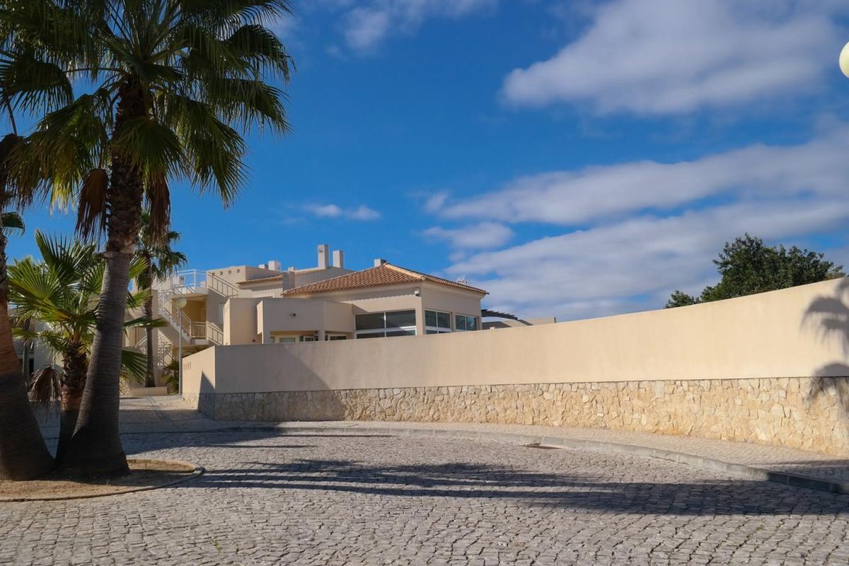 obiekt, budynek główny